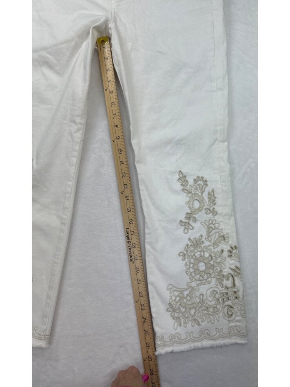 SALE!We The Free White Embroidered Jeans Size 31 Floral Cutout Frayed Hem - Picture 4 of 12